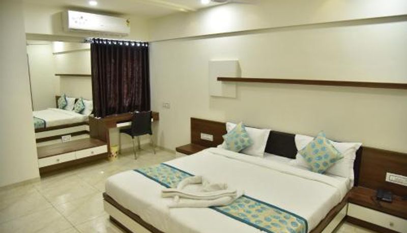 Camera - Hotel Savera Inn