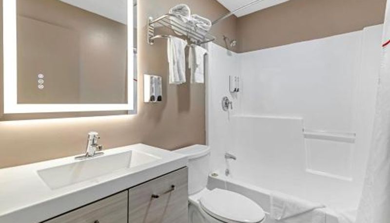 Room - Red Roof Inn & Suites Swansea