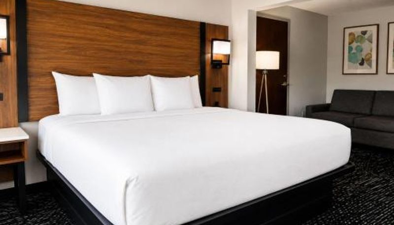 Suite - La Quinta Inn & Suites by Wyndham Duluth-Atlanta