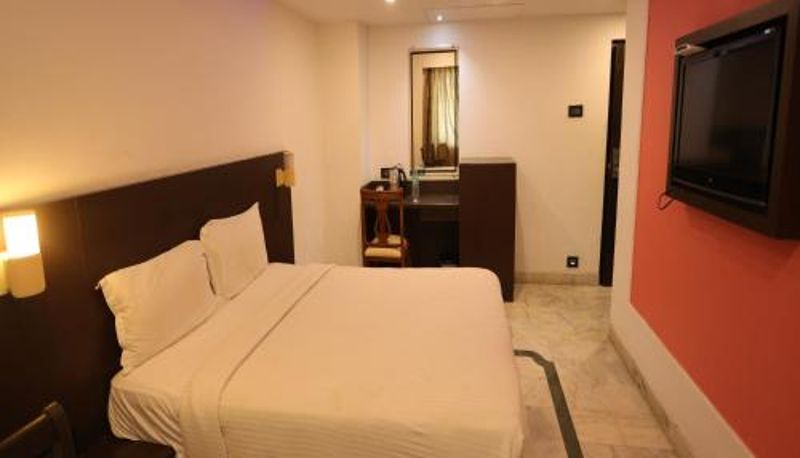 Suite - DFRONT HOTELS Farmerly Golden Palace