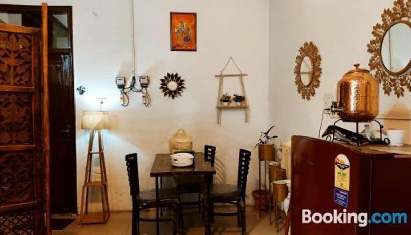 Kamer - Corporates  Couples WHITE HOUSE Luxury Rooms - Loved by Travellers