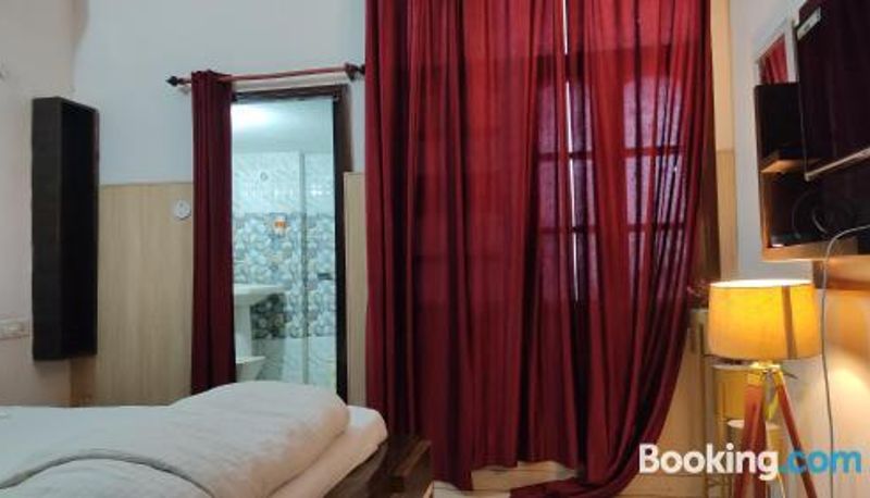 Kamer - Corporates  Couples WHITE HOUSE Luxury Rooms - Loved by Travellers