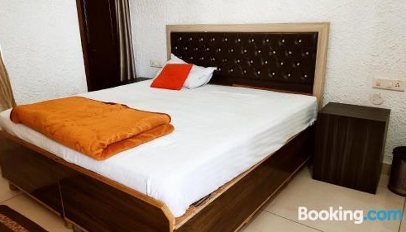 Kamer - Corporates  Couples WHITE HOUSE Luxury Rooms - Loved by Travellers