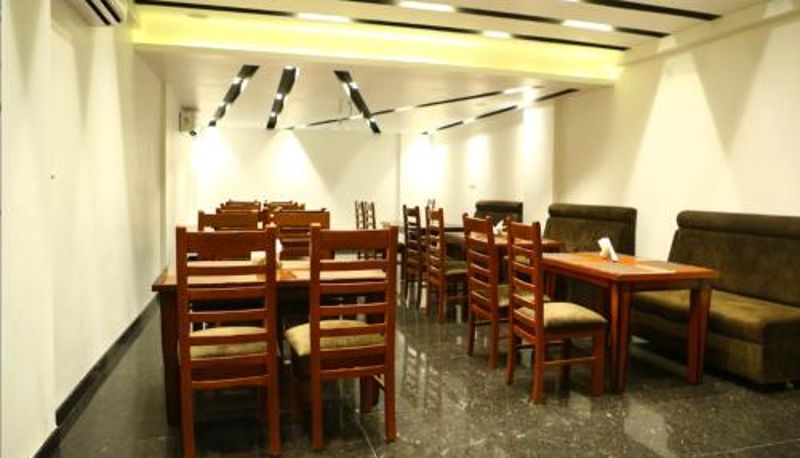 Sala prima colazione all'interno del ristorante - DIDI Hotel Alambagh