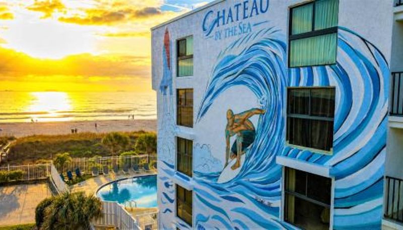 Hotel Außenbreich - Chateau by the Sea - Cocoa Beach Oceanfront Pet-Friendly Condos with Rooftop Deck & Heated Pool