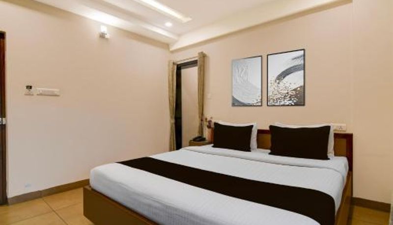 Triple room - Townhouse The 36 Inn Madhuravada Bus Stop