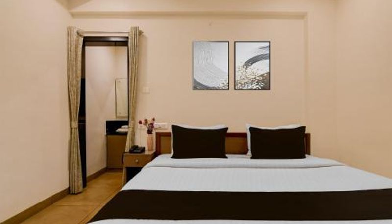Triple room - Townhouse The 36 Inn Madhuravada Bus Stop
