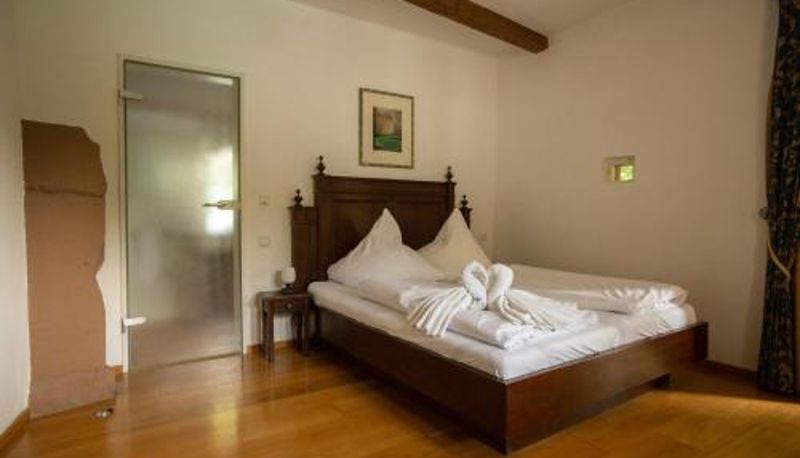 Info - Hotel Burg Kerpen