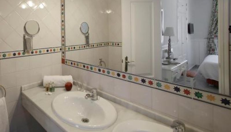 Łazienka - Basic Hotel Puerta de Sevilla