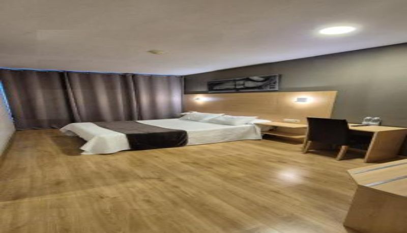 Pokój - Hotel Villa de los Arcos