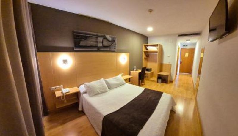 Pokój - Hotel Villa de los Arcos