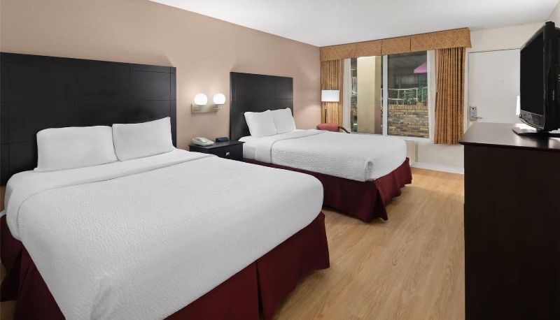 Camera - Quality Inn & Suites