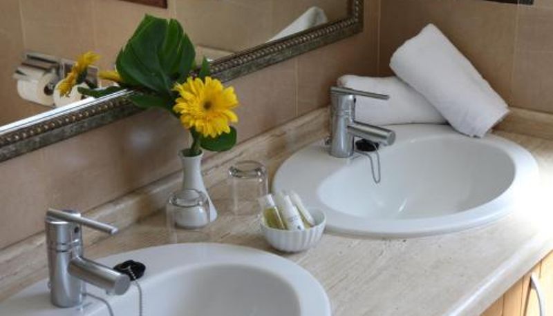 Banyo - Ona Beverly Hills Suites