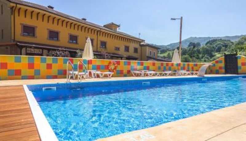 Piscina - Hotel El Angliru