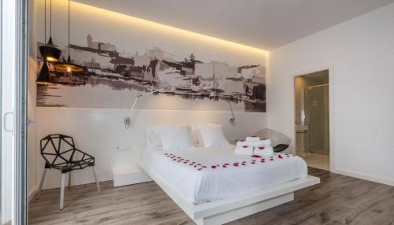 Info - Hotel Abril 37