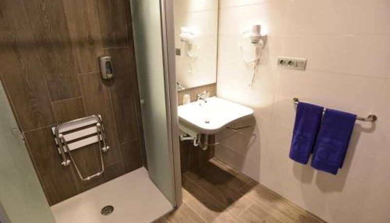Bathroom - TC Hotel Doña Luisa