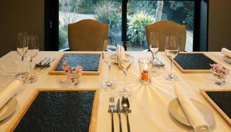 Salle de petit-déjeuner dans le restaurant - the salon 伊豆高原 Hotels & Resort