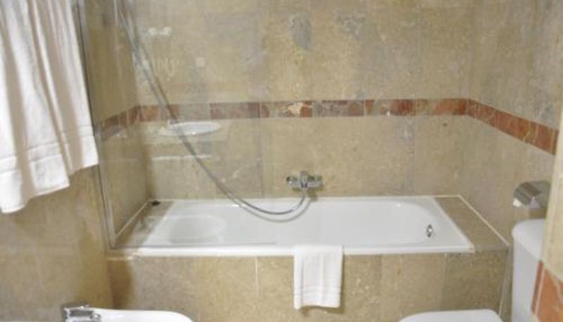 Cuarto de baño - NEO HOTEL