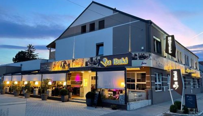 Buitenruimte van het hotel - Restaurant & Hotel Dabuki