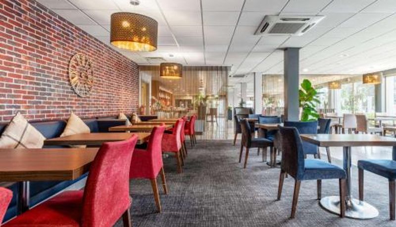 Sala śniadaniowa w restauracji - Park Inn by Radisson Peterborough