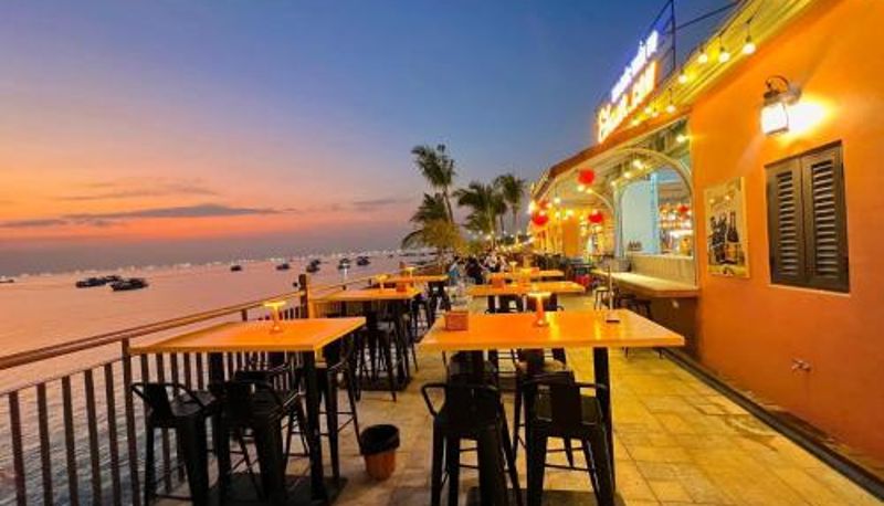 Sala prima colazione all'interno del ristorante - Sunset Sorrento Phu Quoc