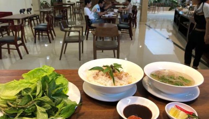 Restoran içinde kahvaltı salonu - Le Centre Pleiku Hotel