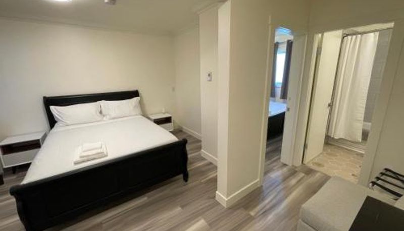 Suite - Destination INN in the Heart of the Village