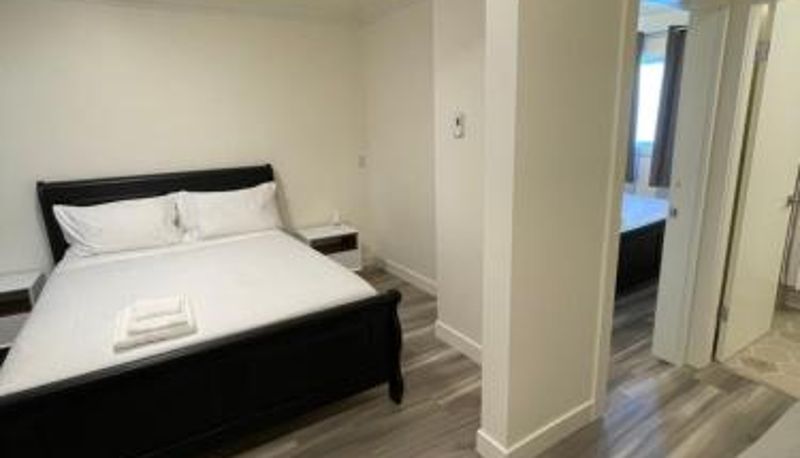 Suite - Destination INN in the Heart of the Village