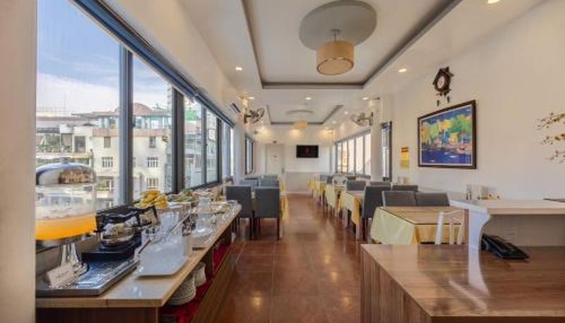 Sala śniadaniowa w restauracji - A25 Hotel - 35 Mạc Thị Bưởi