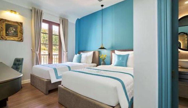 Info - Times Corner Sorrento Hotel - Complimentary Sunset Town Tour 4pm to 5pm everyday