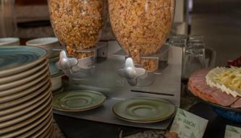 Frühstücksraum innerhalb des Restaurants - Hotel Voilá Centro Histórico By Huespedia