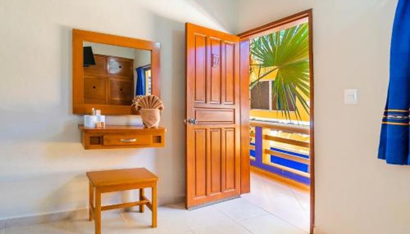 Habitación - Hotel Yumkiin - Cerca Del Ferry y Terminal ADO