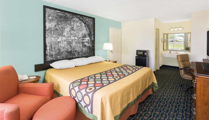 Room - Super 8 By Wyndham Kingsland I-95/Naval Base Area