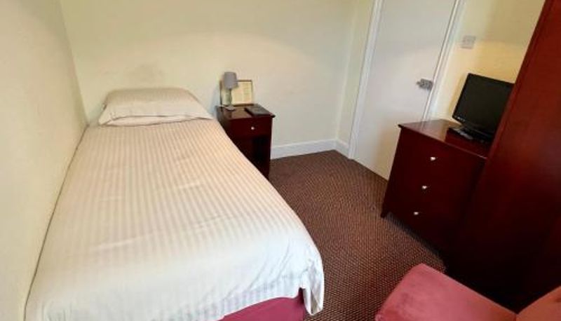 Info - Isle of Wight - CAR FERRY TICKET from 80 Pounds Calverts Hotel - Newport