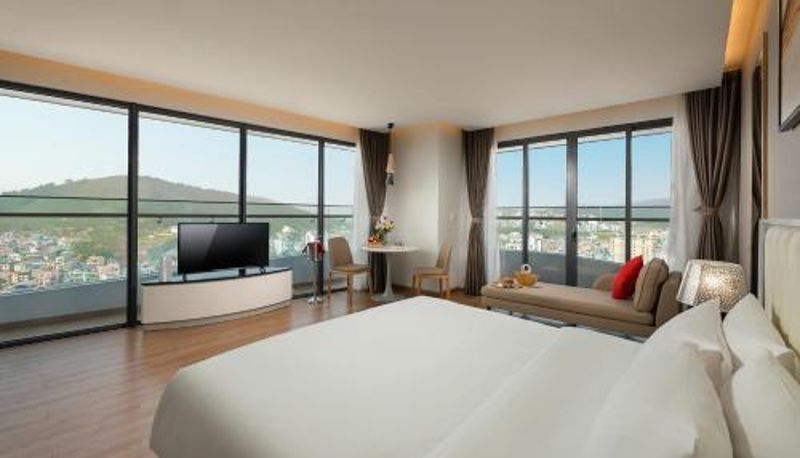 Quarto - DeLaSea Ha Long Hotel - Modern Bayview Escape