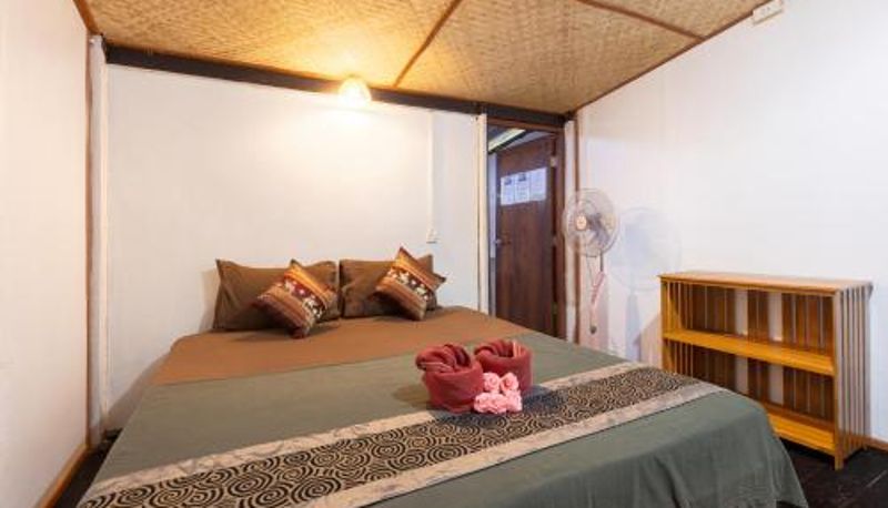Zimmer - Family Song Koh Lipe