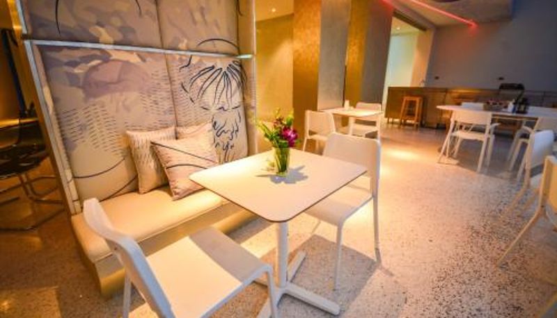 Restoran içinde kahvaltı salonu - Comet Hotel Surat Thani