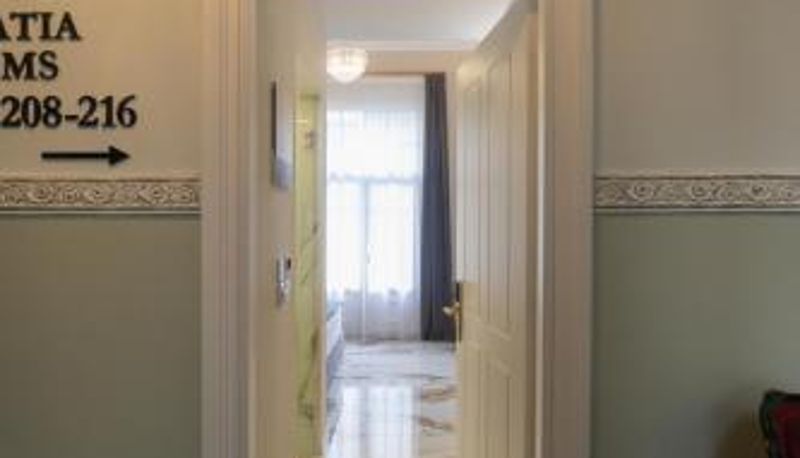 Info - Modern Revival Luxury Hotel