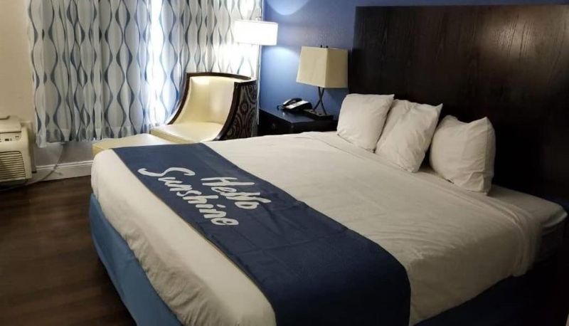 Room - Days Inn by Wyndham Thomson