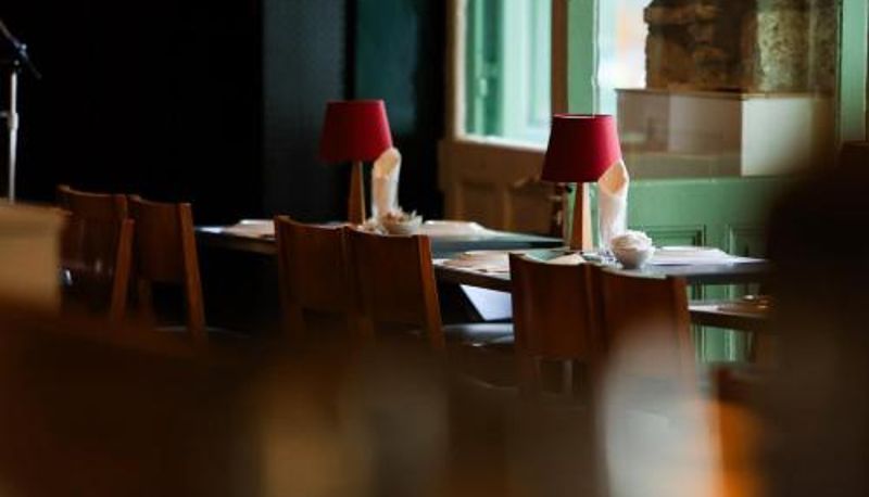 Sala de desayunos dentro del restaurante - The Newel Metaxourgeio by Athens Stay