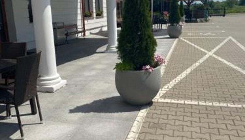 Zewnętrzna część hotelu - Hotel Zajazd Polonez