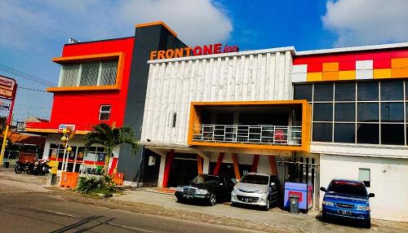 Hotel outdoor area - Front One Inn Sidoarjo