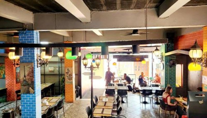 Frühstücksraum innerhalb des Restaurants - Casa Picasso Near Khao San Road