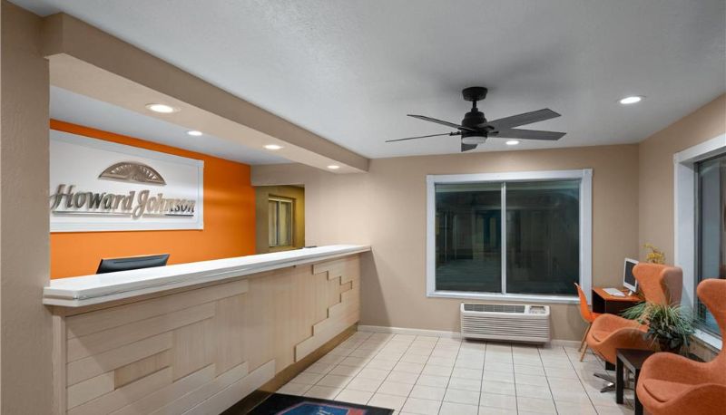 Lobby - Howard Johnson by Wyndham Modesto Ceres