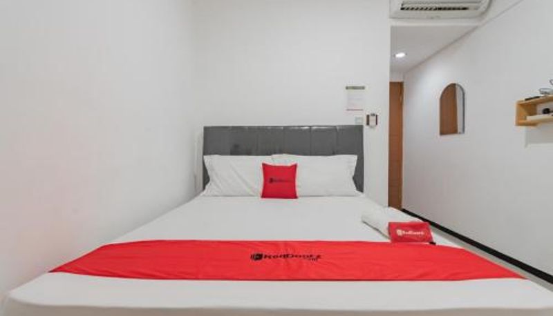 Pokój - RedDoorz Syariah At Afifah Guest House near Bikasoga Sport Center