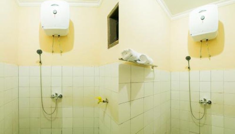 Familienzimmer - RedDoorz @ Pantai Pelabuhan Ratu 2