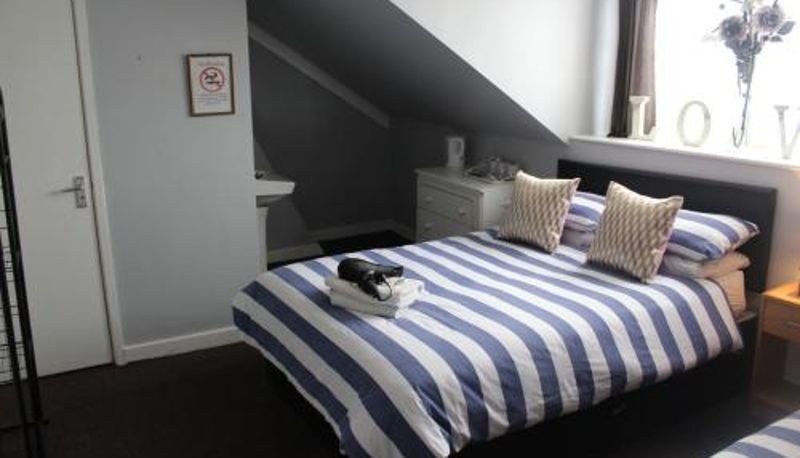 Zimmer - The Vale Hotel