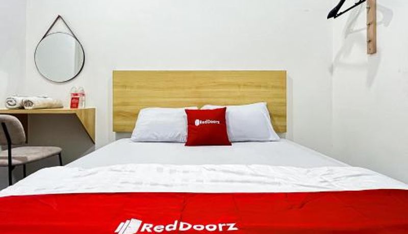 Pokój - RedDoorz at PBInn near Stasiun Juanda