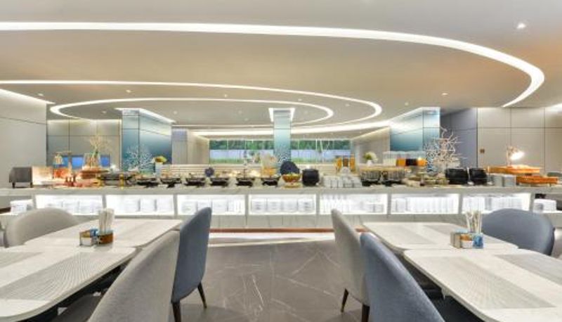 Sala prima colazione all'interno del ristorante - Centre Point Prime Hotel Pattaya