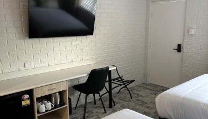 Standard room - The Bower Hotel